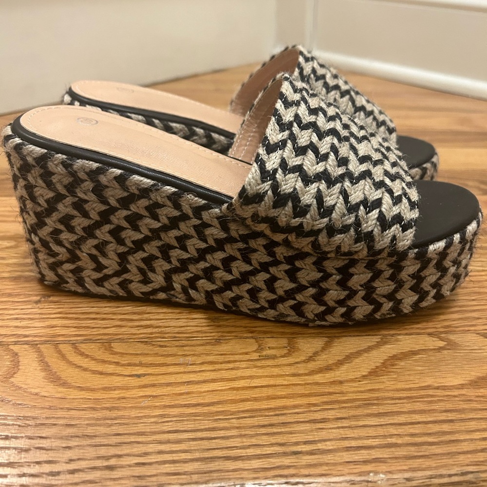 Black and tan wedge